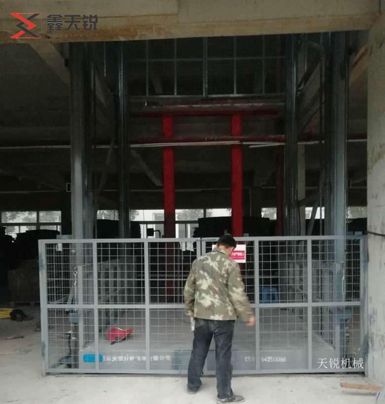 山东10吨液压货梯交付使用